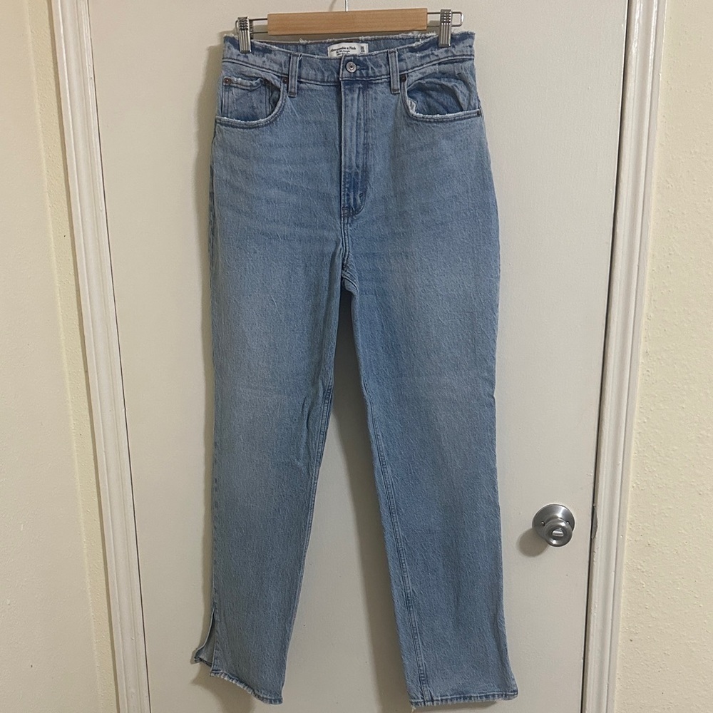 EUC Abercrombie & Fitch Curve Love 90s Straight Ultra High Rise Jeans Size 30/10